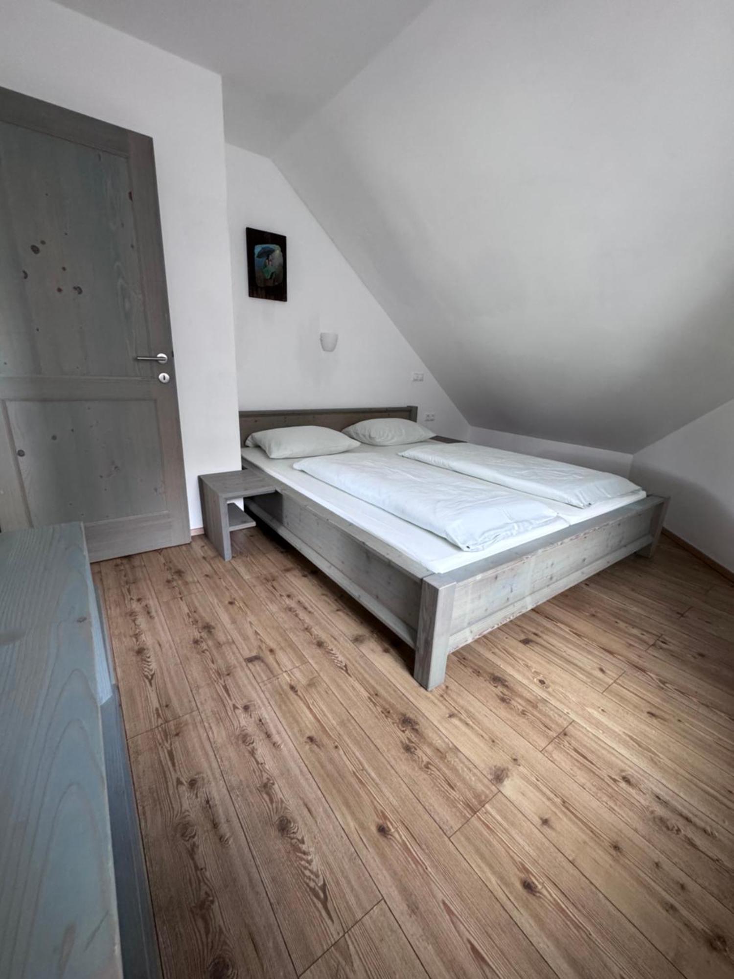 Guesthouse Tolc Spodnja Sorica Exteriér fotografie
