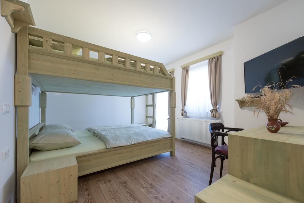 Guesthouse Tolc Spodnja Sorica Exteriér fotografie